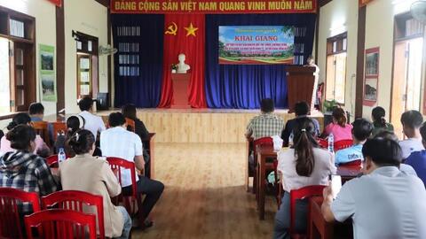 BA ĐỘNG: KHAI GIẢNG LỚP TRUYỀN DẠY CỒNG CHIÊNG, HÁT TA LÊU, CA CHOI CỦA DÂN TỘC HRÊ