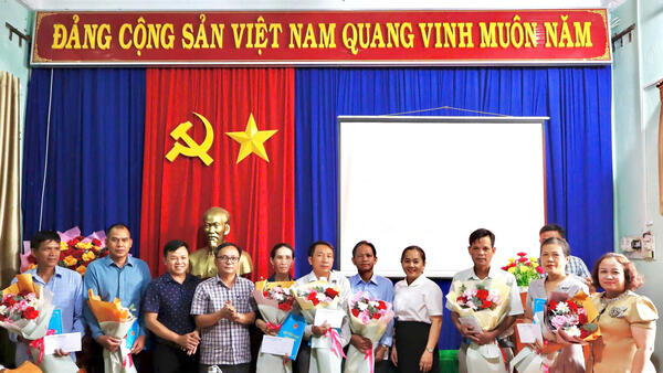 Ủy ban nhân dân xã Ba Động tổ chức Hội nghị công bố các Quyết định về nghỉ hưu, thôi việc theo Nghị định 178 /2024/NĐ-CP của Chính phủ