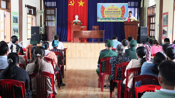 PHÓ CHỦ TỊCH UBND XÃ BA ĐỘNG NGUYỄN XUÂN VIỄN DỰ NGÀY HỘI ĐẠI ĐOÀN KẾT TOÀN DÂN TỘC NĂM 2025 TẠI THÔN LÀNG TENG