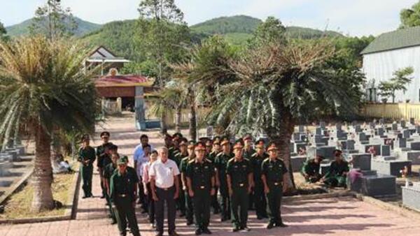 SƯ ĐOÀN 307 VIẾNG NGHĨA TRANG LIỆT SĨ XÃ BA ĐỘNG NHÂN KỶ NIỆM 79 NĂM NGÀY THƯƠNG BINH, LIỆT SĨ