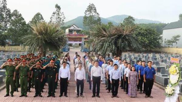 XÃ BA ĐỘNG TỖ CHỨC VIẾNG NGHĨA TRANG LIỆT SĨ XÃ NHÂN KỶ NIỆM 79 NĂM NGÀY THƯƠNG BINH, LIỆT SĨ