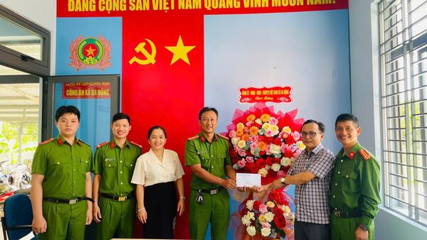 LÃNH ĐẠO XÃ BA ĐỘNG “THĂM, CHÚC MỪNG NGÀY TRUYỀN THỐNG CÔNG AN NHÂN DÂN TẠI TRỤ SỞ CÔNG AN XÃ BA ĐỘNG”